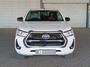 Toyota Hilux 2.4GD-6 double cab 4x4 Raider manual - Image 4