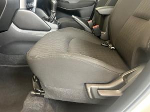 Toyota Urban Cruiser 1.5 XR manual - Image 17