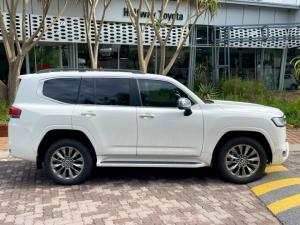 Toyota Land Cruiser 300 3.3D ZX - Image 3