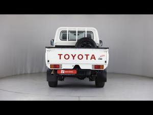 Toyota Land Cruiser 79 2.8GD-6 single cab auto - Image 5