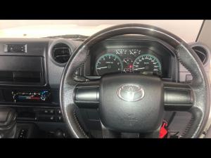 Toyota Land Cruiser 79 2.8GD-6 single cab auto - Image 8