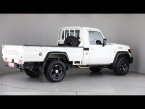 Toyota Land Cruiser 79 2.8GD-6 single cab auto - Image 2