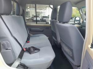 Toyota Land Cruiser 79 4.2D double cab - Image 14