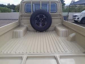 Toyota Land Cruiser 79 4.2D double cab - Image 15