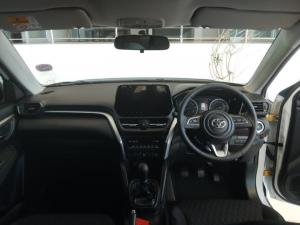 Toyota Urban Cruiser 1.5 XR manual - Image 6