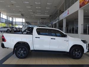 Toyota Hilux 2.8GD-6 48V double cab Raider - Image 3