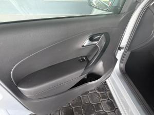 Volkswagen Polo Vivo hatch 1.6 Comfortline auto - Image 22
