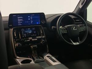 Lexus LX 500d F Sport - Image 17
