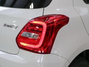 Suzuki Swift 1.2 GLX auto - Image 10