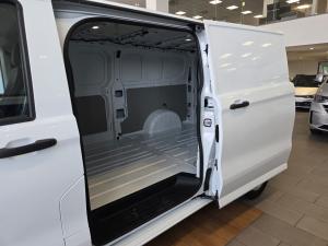 Volkswagen Transporter 2.0TDI panel van LWB manual - Image 10