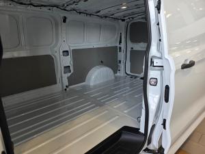 Volkswagen Transporter 2.0TDI panel van LWB manual - Image 11