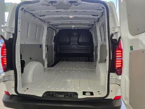 Volkswagen Transporter 2.0TDI panel van LWB manual - Image 12