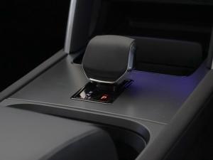 Land Rover Discovery Sport P300e R-Dynamic HSE - Image 27