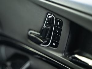 Mahindra XUV700 2.0T AX7L Black Edition - Image 43