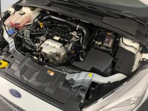 Ford Focus 1.0 Ecoboost Trend automatic 5-Door - Image 18