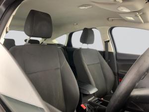 Ford Focus 1.0 Ecoboost Trend automatic 5-Door - Image 19