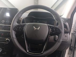 Mahindra XUV 3XO 1.2T AX5 auto