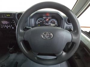 Toyota Land Cruiser 79 4.5D-4D LX V8 single cab - Image 8