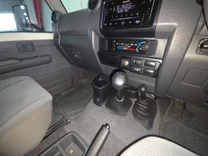 Toyota Land Cruiser 79 4.5D-4D LX V8 single cab - Image 11