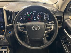 Toyota Land Cruiser 200 4.5D-4D V8 VX-R - Image 8