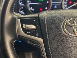 Toyota Land Cruiser 200 4.5D-4D V8 VX-R - Image 9