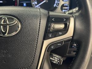 Toyota Land Cruiser 200 4.5D-4D V8 VX-R - Image 10