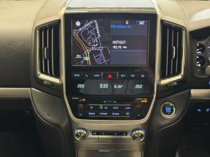 Toyota Land Cruiser 200 4.5D-4D V8 VX-R - Image 13