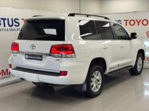 Toyota Land Cruiser 200 4.5D-4D V8 VX-R - Image 2