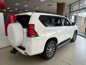 Toyota Land Cruiser Prado 2.8GD VX-L - Image 2