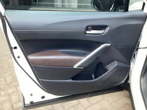 Toyota Corolla Cross 1.8 HEV XS - Image 25