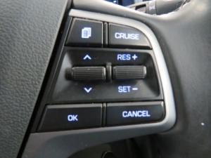 Hyundai Elantra 1.6 Executive - Image 16