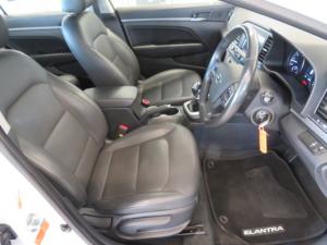 Hyundai Elantra 1.6 Executive - Image 19