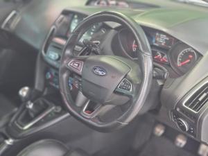Ford Focus ST 3 - Image 16