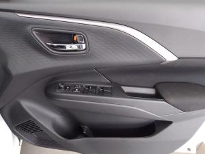 Suzuki Swift 1.2 GLX auto - Image 29