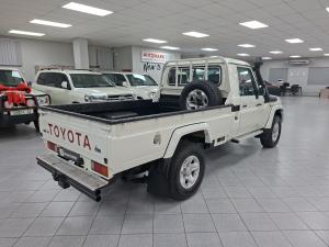 Toyota Land Cruiser 79 4.5D-4D LX V8 single cab - Image 2