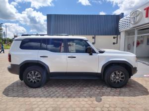 Toyota Land Cruiser Prado 2.8GD VX-R - Image 3