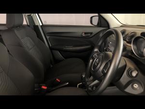 Suzuki Swift 1.2 GLX auto - Image 10
