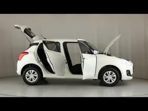 Suzuki Swift 1.2 GLX auto - Image 30