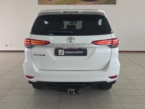 Toyota Fortuner 2.4GD-6 manual - Image 5