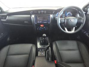 Toyota Fortuner 2.4GD-6 manual - Image 6