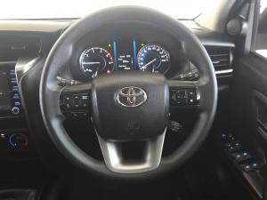 Toyota Fortuner 2.4GD-6 manual - Image 8