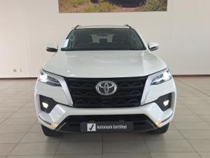 Toyota Fortuner 2.4GD-6 manual - Image 4
