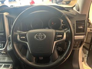 Toyota Land Cruiser 200 4.5D-4D V8 VX-R - Image 8