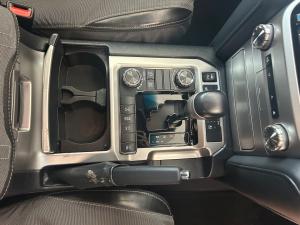 Toyota Land Cruiser 200 4.5D-4D V8 VX-R - Image 12