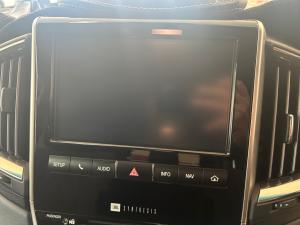 Toyota Land Cruiser 200 4.5D-4D V8 VX-R - Image 14