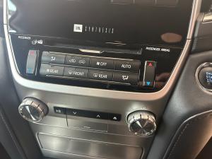 Toyota Land Cruiser 200 4.5D-4D V8 VX-R - Image 16