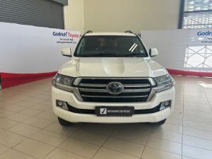 Toyota Land Cruiser 200 4.5D-4D V8 VX-R - Image 4