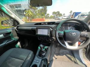 Toyota Hilux 2.4GD-6 single cab Raider manual - Image 6