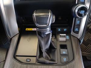 Toyota Land Cruiser 300 3.5T GR-Sport - Image 12