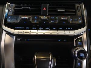 Toyota Land Cruiser 300 3.5T GR-Sport - Image 15